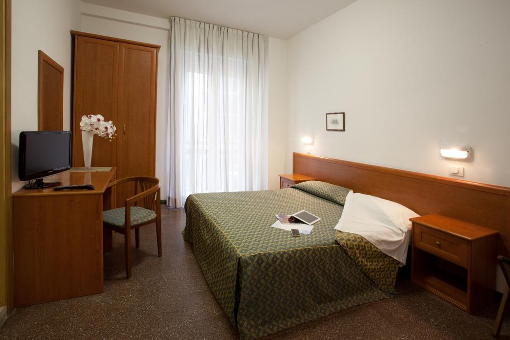 Hotel International Gabicce Mare Quarto foto